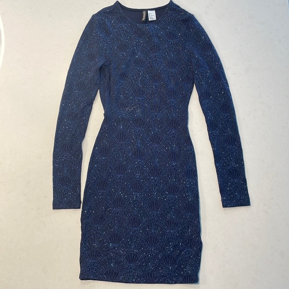H&M DIVIDED (SIZE 2) LONG SLEEVE SEQUIN TRIANGLE OPEN BACK MINI DRESS